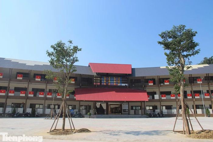 Trường Phổ thông nội trú Tiểu học và THCS Mường Khương đã tổ chức tổng duyệt chương trình khai giảng năm học 2026-2027, chuẩn bị cho lễ khai giảng chính thức.