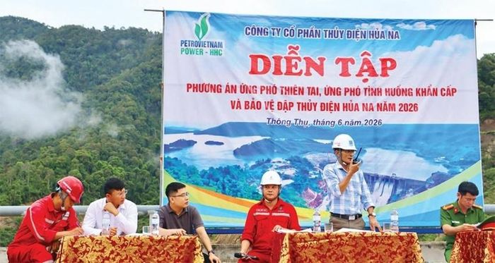 Tháng 7-2025, anh Đoàn Xuân Trường, Phó Giám đốc Công ty CP Thủy điện Hủa Na, cùng các cán bộ, kỹ sư nỗ lực đưa Nhà máy Thủy điện Nậm Nơn vượt qua “cửa tử” sau hoàn lưu bão Wipha