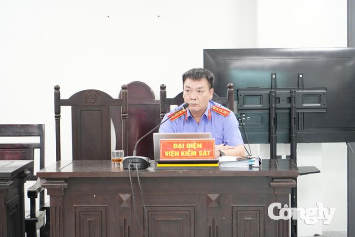 Đại diện VKSND tỉnh Hà Tĩnh tại phiên tòa.