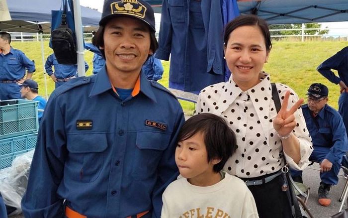 Anh Qui bên vợ con 
