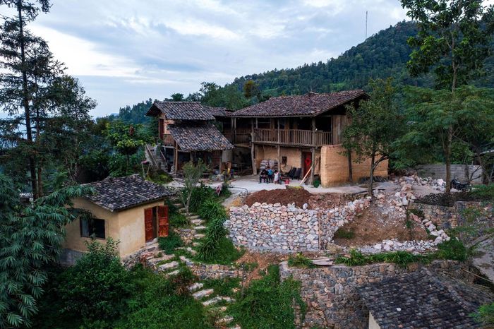 Ngôi nhà nằm ẩn mình sau khu rừng sa mộc được anh Đức mua lại, cải tạo làm homestay