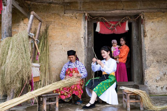 Khách tới homestay còn có cơ hội trải nghiệm đời sống sinh hoạt, tìm hiểu nghề truyền thống của người địa phương