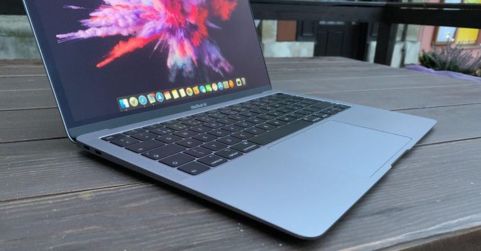 MacBook Air Retina 2018 chính thức được đưa vào sản phẩm lỗi thời. Ảnh: letemsvetemapplem