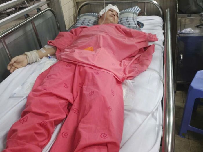 Sau thời gian dài điều trị cho anh Vi, đến nay gia đình cho biết, đã vay nợ hơn 600 triệu đồng. Ảnh: GĐCC