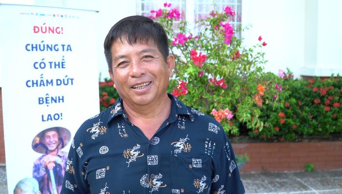 Ảnh: Ông Nguyễn Tri Phương, người dân khu 4, Đặc khu Côn Đảo, tham gia buổi khám sàng lọc lao tại Khu 5, Đặc khu Côn Đảo. Ảnh: FIT