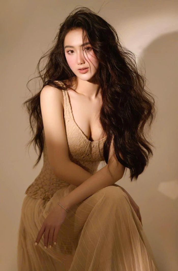 Vẻ đẹp cuốn hút của nữ diễn viên 21 tuổi.