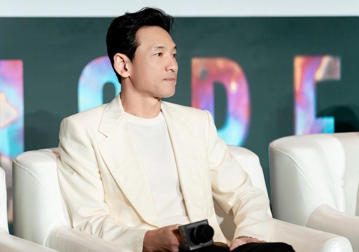 Hwang Jung-min.