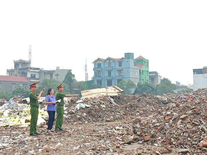 Cơ quan chức năng kiểm tra hiện trường. Ảnh: CACC