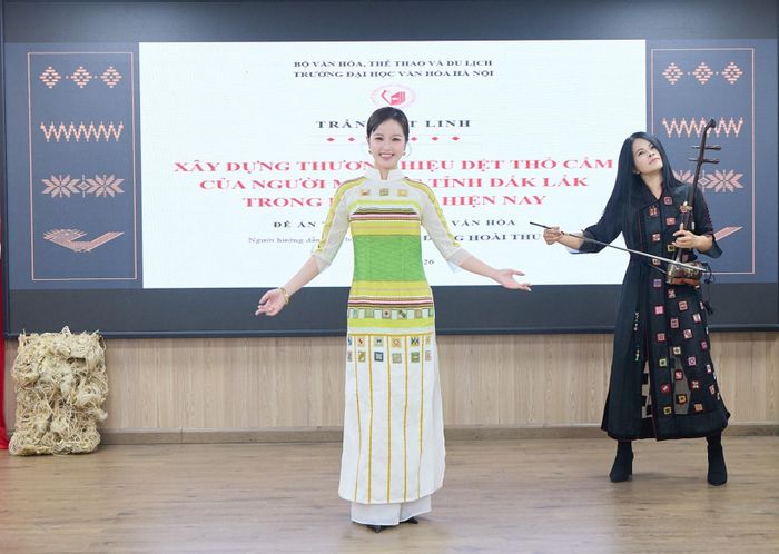  Diễn viên Quách Thu Phương, Thục Anh. 