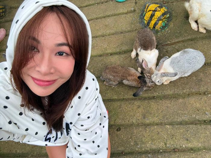 Ca sĩ Uyên Linh chọn đi xem thú thay vì xem đất.