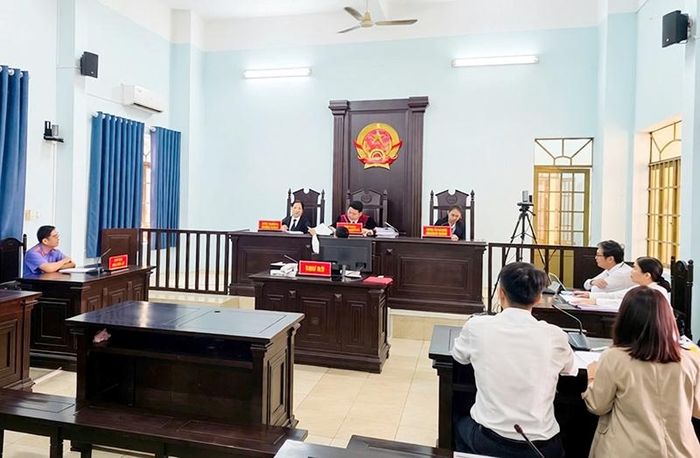 Hình ảnh tại phiên xét xử.