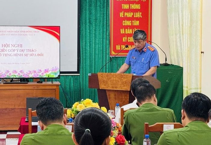 Đồng chí Trần Thanh Cường, Viện trưởng VKSND khu vực 8 phát biểu khai mạc.