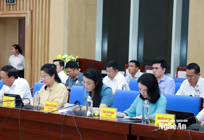 Lãnh đạo các sở, ngành dự phiên làm việc. Ảnh: Thành Duy