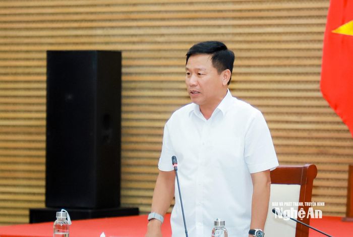 Đồng chí Hoàng Phú Hiền - Ủy viên Ban Chấp hành Đảng bộ tỉnh, Phó Chủ tịch UBND tỉnh phát biểu tại phiên họp. Ảnh: Thành Duy