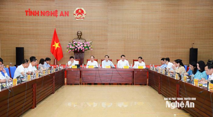 Quang cảnh phiên họp thường kỳ tháng 8/2026 của UBND tỉnh. Ảnh: Thành Duy