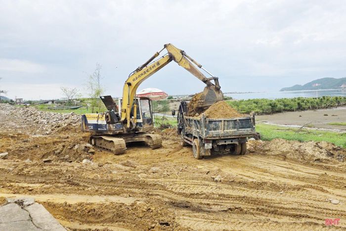 Đẩy nhanh tiến độ thi công các công trình phòng chống thiên tai trên địa bàn xã Mai Phụ.