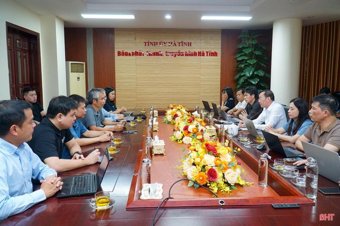 Toàn cảnh buổi làm việc.