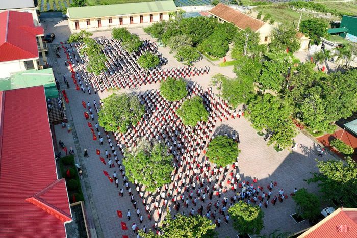 Với tâm thế chủ động và sự chuẩn bị chu đáo, các trường học trên địa bàn Hà Tĩnh đã hoàn tất những phần việc cuối cùng, sẵn sàng chào đón ngày hội khai trường, mở đầu năm học 2026 - 2027.