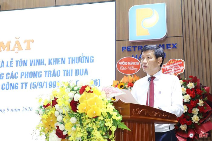 Ông Trần Đại Hà - Chủ tịch kiêm Giám đốc Công ty TNHH MTV Petrolimex Hà Tĩnh phát biểu tại buổi lễ.