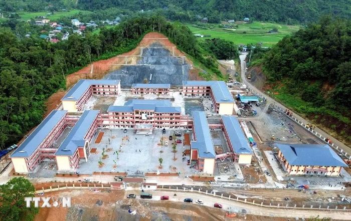 Trường Phổ thông nội trú liên cấp Tiểu học và Trung học Cơ sở Thanh Thủy (Tuyên Quang) được hoàn thiện khang trang, sẵn sàng đón học sinh vào năm học mới. (Ảnh: Đức Thọ/TTXVN)