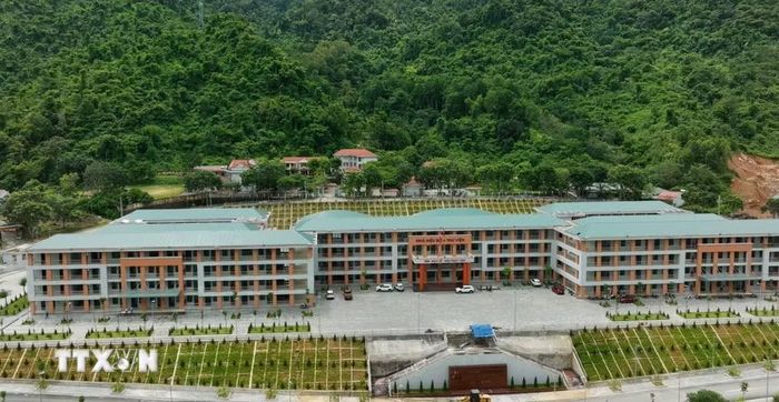 Trường Phổ thông nội trú liên cấp Tiểu học và Trung học cơ sở Phong Thổ vùng biên giới Lai Châu đã hoàn thiện sẵn sàng đón học sinh. (Ảnh: Nguyễn Oanh/TTXVN)