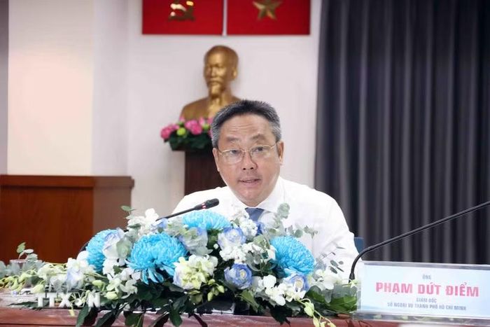 Ông Phạm Dứt Điểm, Giám đốc Sở Ngoại vụ Thành phố Hồ Chí Minh, thông tin về sự kiện Đối thoại Hữu nghị Thành phố Hồ Chí Minh lần thứ 3 năm 2026. (Ảnh: Xuân Khu/TTXVN)