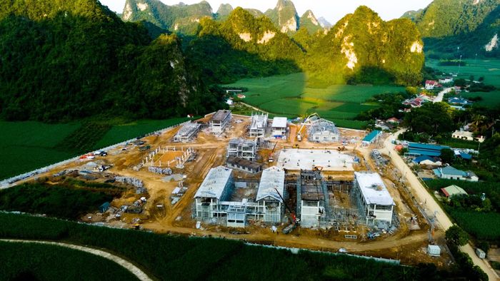 Những công trình trường học nội trú nổi bật giữa đại ngàn. (Ảnh: Hoài Nam/Vietnam+)