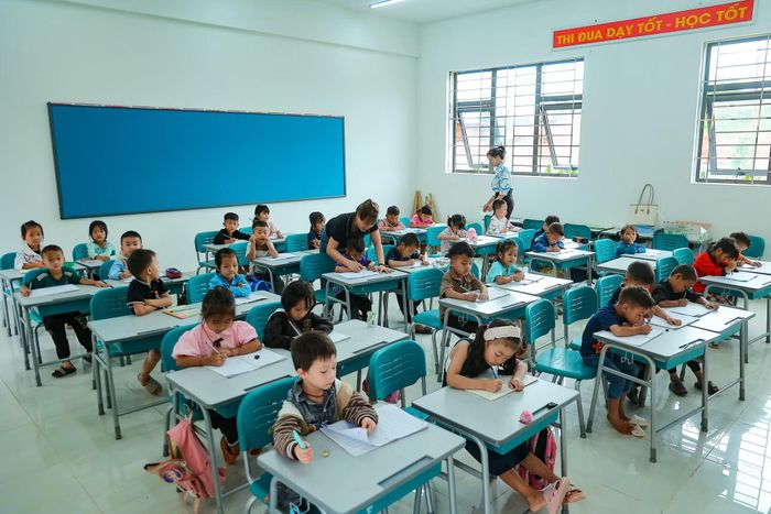 Những học sinh dân tộc thiểu số vùng biên Điện Biên bắt đầu năm học mới 2026-2027 ở Trường Phổ thông nội trú Si Pa Phìn. (Ảnh: Hoài Nam/Vietnam+)