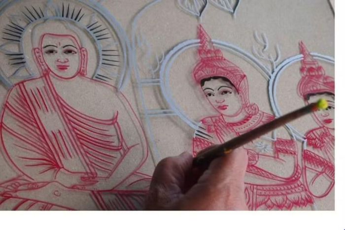 Tranh kính được vẽ từng công đoạn. (Ảnh minh họa)