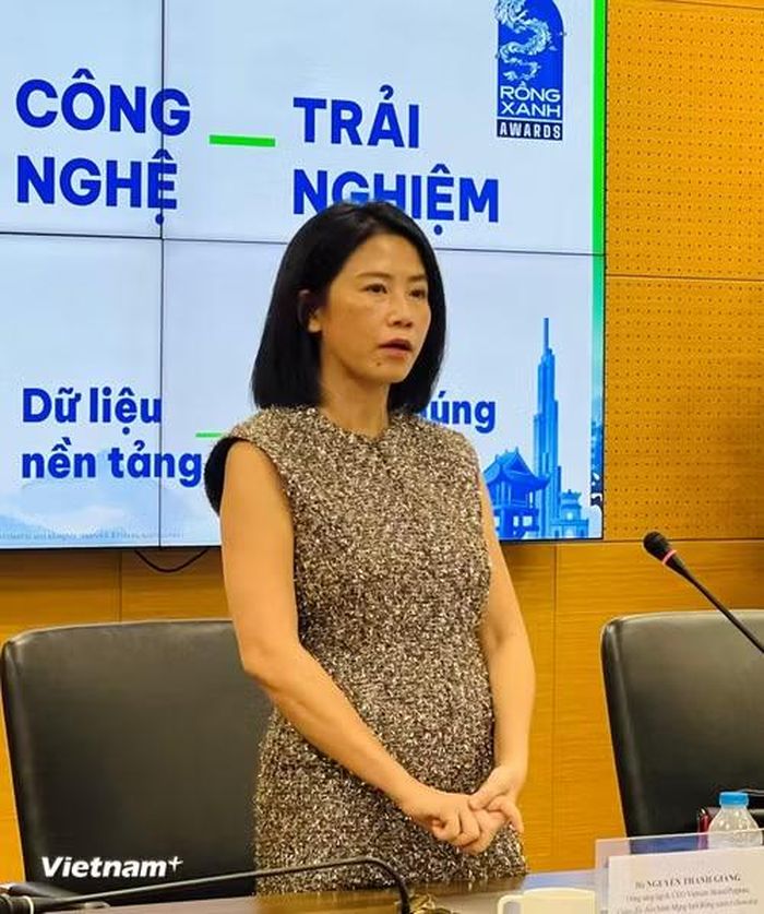 Bà Nguyễn Thanh Giang, Đồng sáng lập & CEO Vietnam Brand Purpose giới thiệu các thông tin của giải thưởng. (Ảnh: Mai Mai/Vietnam+)