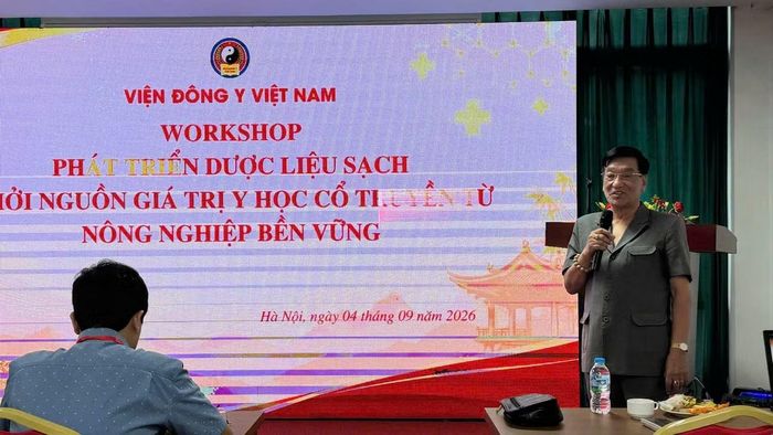 Dược sỹ Ngô Mạnh Trí - Cố vấn Viện Đông Y Việt Nam phát biểu tại Hội thảo. (Ảnh: PV/Vietnam+)