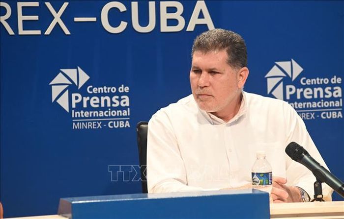 Phó Thủ tướng kiêm Bộ trưởng Bộ Ngoại thương và Đầu tư nước ngoài Cuba Oscar Pérez-Oliva Fraga thông báo các Nghị định về đầu tư nước ngoài mới.