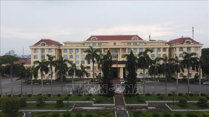 Tỉnh Phú Thọ đưa Trung tâm Xúc tiến đầu tư và Hỗ trợ doanh nghiệp, Ban Quản lý các khu công nghiệp và Ban Quản lý dự án khu vực Vĩnh Phúc đặt tại trụ sở UBND tỉnh Vĩnh Phúc (cũ) nhằm sử dụng có hiệu quả, tránh lãng phí tài sản công. Ảnh tư liệu: Nguyễn Thảo/TTXVN