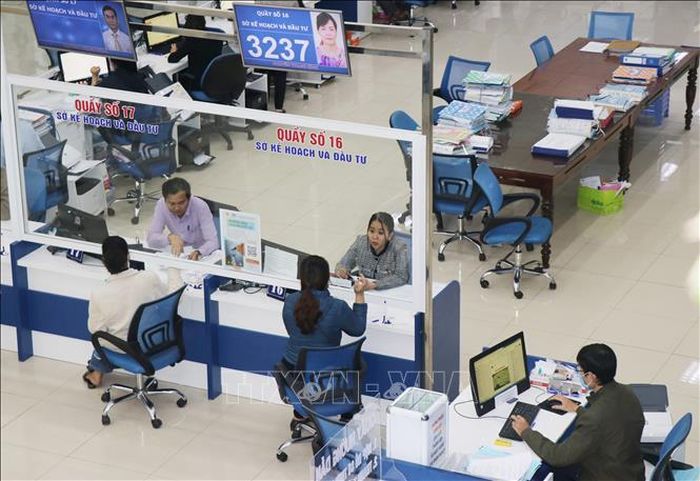 Trung tâm Phục vụ - Kiểm soát thủ tục hành chính tỉnh Quảng Ngãi được đầu tư nhiều trang thiết bị hiện đại, duy trì các ứng dụng tiện ích, nâng cao hiệu quả kiểm soát thủ tục hành chính (ảnh minh họa).