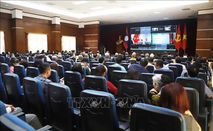 Quang cảnh buổi kết nối tham gia Hội nghị toàn quốc quán triệt các Nghị quyết, Chỉ thị của Bộ Chính trị của cộng đồng người Việt Nam tại Lào. Ảnh: Xuân Tú/PV TTXVN tại Lào