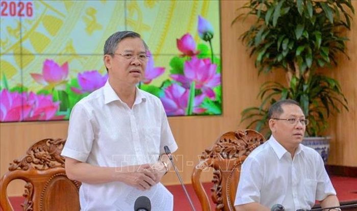 Chủ tịch UBND thành phố Cần Thơ Trương Cảnh Tuyên phát biểu tại cuộc họp.