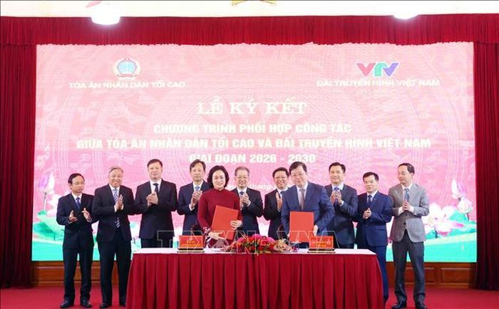 Lễ ký kết Chương trình phối hợp công tác giữa Toà án nhân dân tối cao và Đài Truyền hình Việt Nam giai đoạn 2026 - 2030. Ảnh: Phạm Kiên/TTXVN