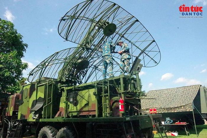 Thực hành kiểm tra, bảo dưỡng trang bị ra-đa tại Hội thao toàn diện ngành Hậu cần - Kỹ thuật năm 2026.