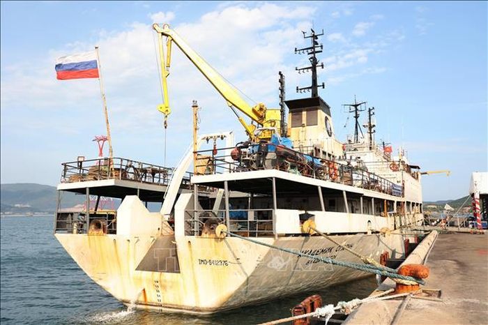 Tàu “Viện sĩ Oparin” cập Cảng Nha Trang, tỉnh Khánh Hòa, ngày 17/5/2023. Ảnh tư liệu: Tiên Minh/TTXVN