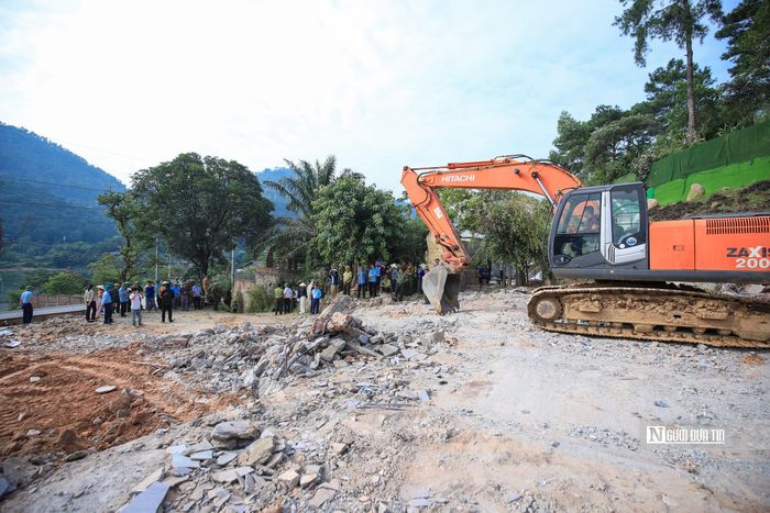 Ông T. được xác định có hành vi chuyển đất rừng phòng hộ sang đất phi nông nghiệp (không phải là đất ở) thuộc địa giới hành chính của xã mà không được cơ quan nhà nước có thẩm quyền cho phép.