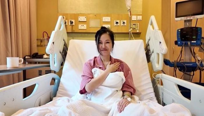 Hồng Nhung gây bất ngờ khi tiết lộ mắc ung thư vú. Ảnh: Cắt từ video