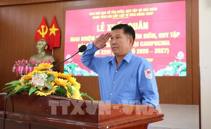 Thượng tá Võ Thành Dẫn, Đội trưởng Đội K91, nhận nhiệm vụ. Ảnh: Hồng Thái - TTXVN