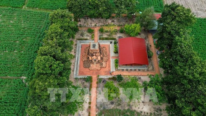 Những dấu tích kiến trúc cổ tại Tháp Chót Mạt góp phần phản ánh chiều sâu lịch sử - văn hóa của vùng đất Nam Bộ. Ảnh: Giang Phương - TTXVN