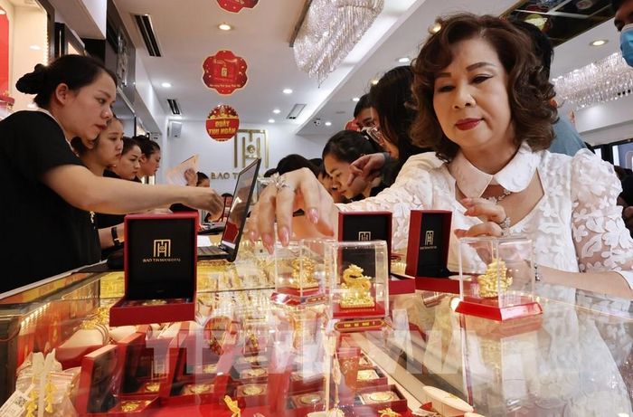 Cập nhật mới nhất giá vàng chiều 4/9. Ảnh: Trần Việt - TTXVN