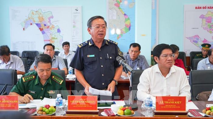 Ông Võ Thành Ngoạn, Phó Chi Cục trưởng, Chi Cục Hải quan Khu vực 17 đóng góp ý kiến đối với phương án tổng thể Dự án Phát triển hạ tầng Mộc Bài đến năm 2030. Ảnh: Minh Phú – TTXVN