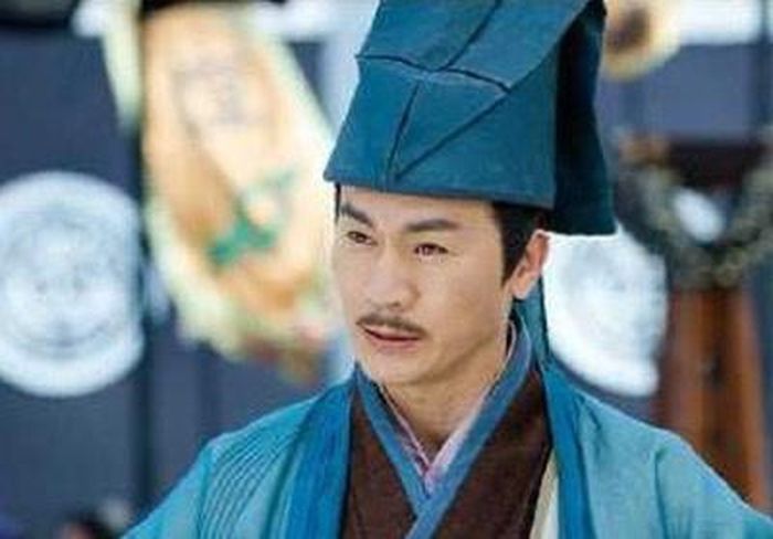 Nhạc Bất Quần âm thầm luyện Tịch Tà Kiếm Phổ để hiện thực hóa tham vọng thống lĩnh Ngũ Nhạc.