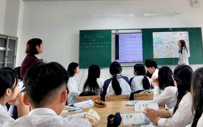 Trong tiết học của cô Trang, lớp học được tổ chức thành những nhóm nhỏ