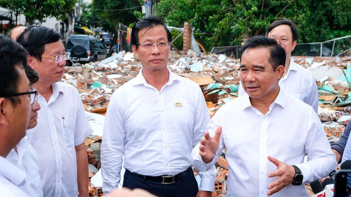 Chủ tịch UBND TP.HCM Nguyễn Văn Được trong một buổi khảo sát dự án.