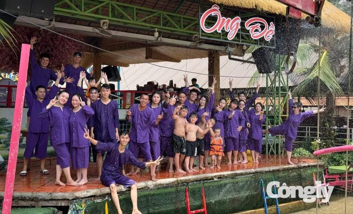 Khách du lịch đông đúc ở các khu du lịch tại Cần Thơ.