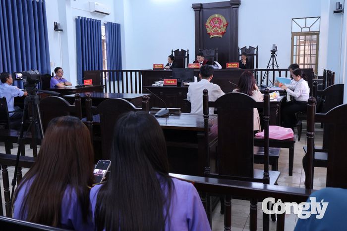 Quang cảnh phiên toà. (Ảnh: Chu Phương)